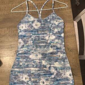 Lululemon Power Y Tank Top Blurry Belle Multi Blue/White Striped Built-In Bra